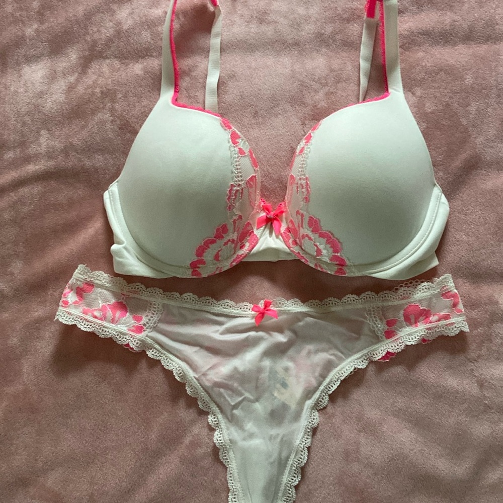 Victoria’s Secret set